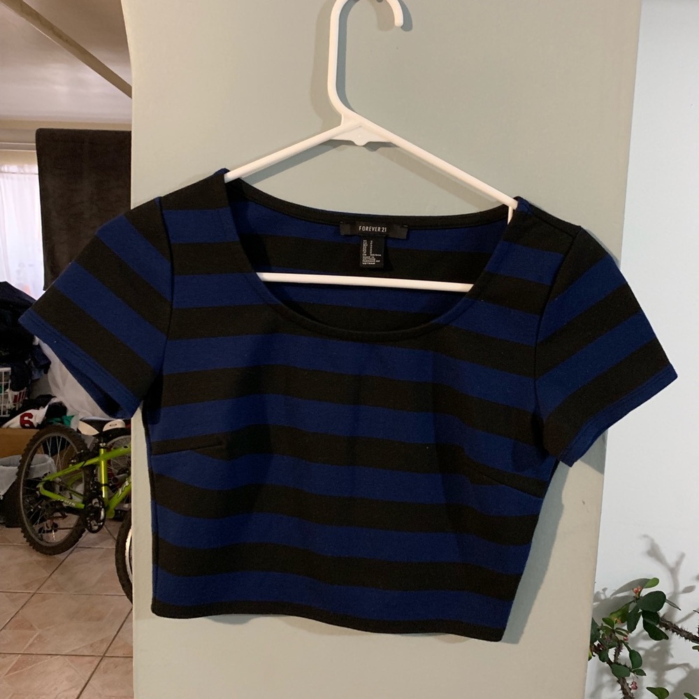 Navy/black crop top